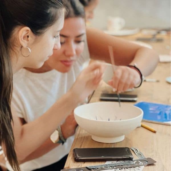 Cerámica y vino: pinta tu pieza